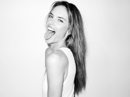 Alessandra Ambrosio pic #580105